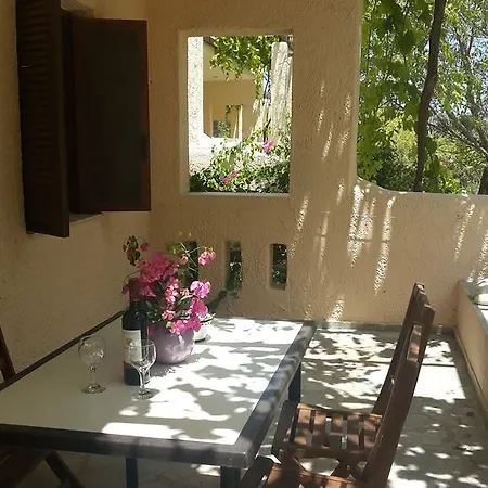 Nyaraló ζini 2